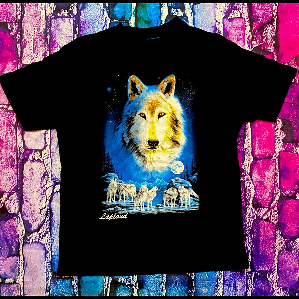 Southwest wolves nature t-shirt size small